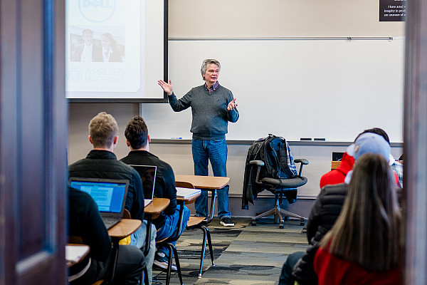 First-Year and Advanced-Entry Seminar Classes Begin