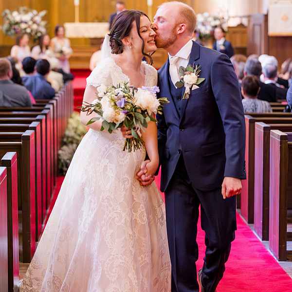 www.twofishweddings.com