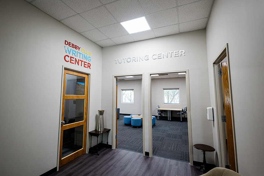 WebHighRes LearnikngCommons 240814 001 Professor John Score II Learning Commons