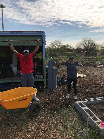 Southwestern students work with Plant It Forward.